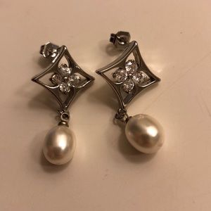 Dangle Drop Earrings W/ Pearls